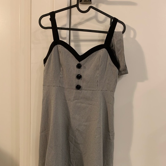 Dress - Picture 1 of 5